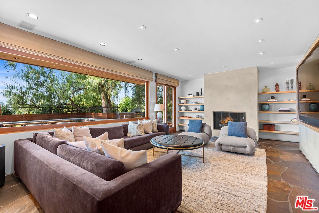 Fireplace, Interior, Living room, Recessed Lighting