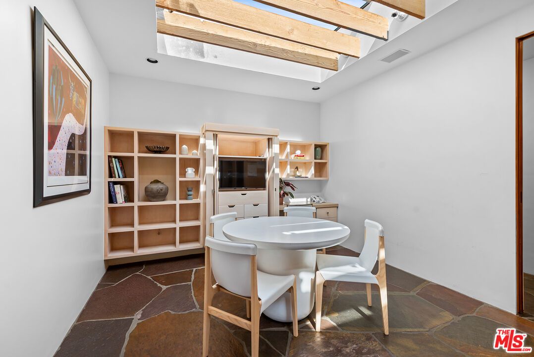 Dining room, Interior, Recessed Lighting
