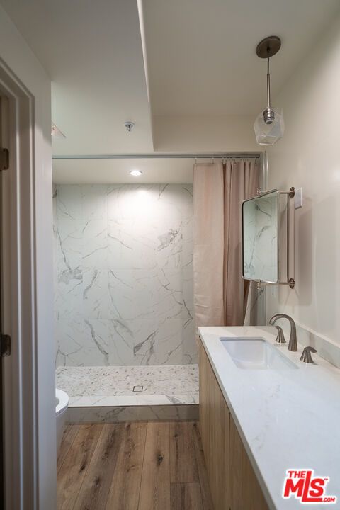 Bathroom, Interior, Marble Walls, Recessed Lighting, Wood Texture Flooring