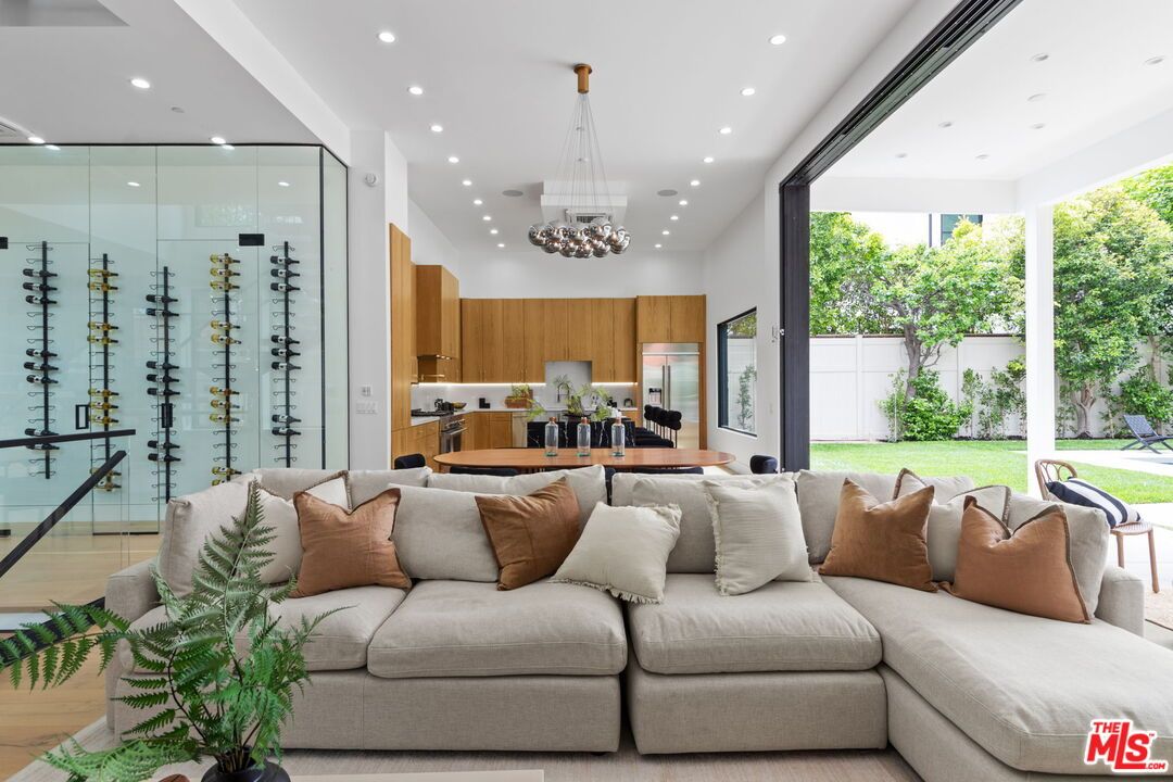 Interior, Kitchen, Living room, Pendant Lights, Recessed Lighting, Wine Storage