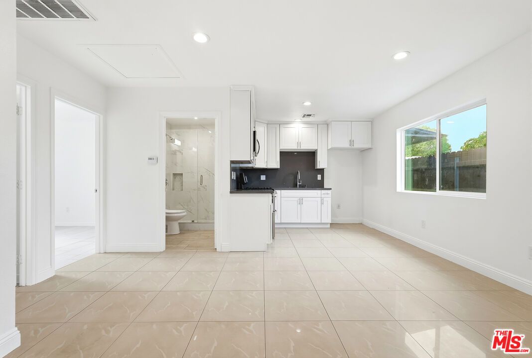 Bathroom, Interior, Kitchen, Marble Walls, Recessed Lighting