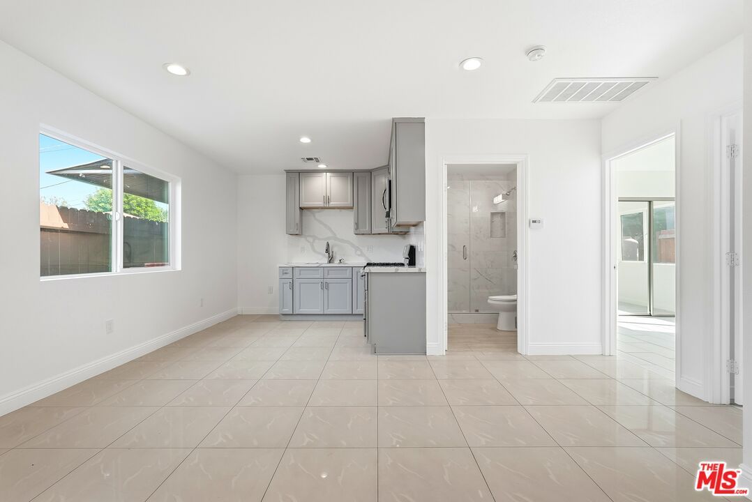 Bathroom, Interior, Kitchen, Marble Walls, Recessed Lighting