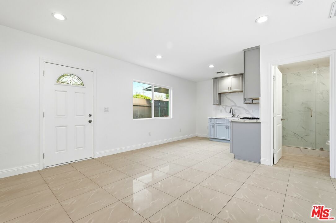 Interior, Kitchen, Marble Walls, Recessed Lighting