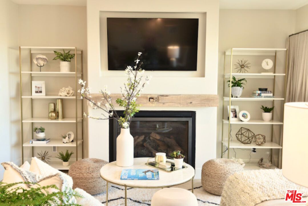 Fireplace, Interior, Living room