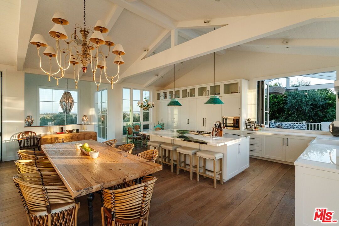 Chandelier, Dining room, Interior, Kitchen, Pendant Lights, Wood Texture Flooring