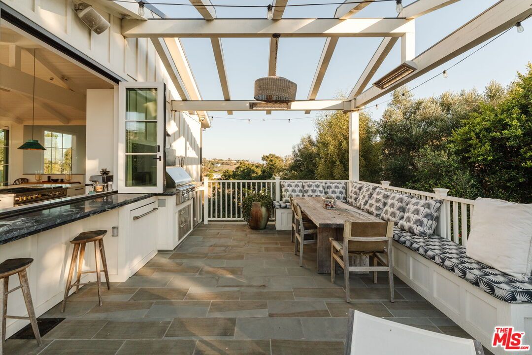 Exterior, Outdoor Kitchen