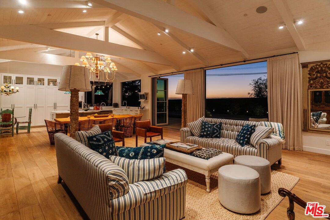 Chandelier, Dining room, Interior, Kitchen, Living room, Recessed Lighting, Wood Texture Flooring