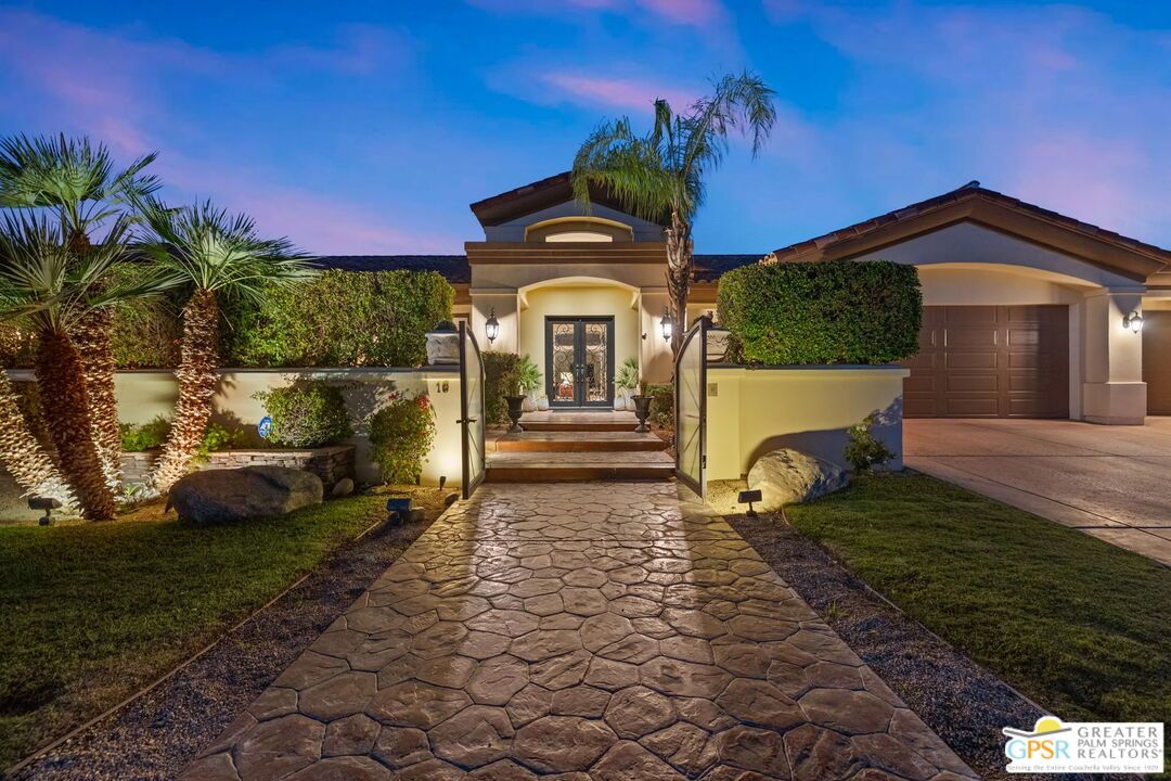 Attached, Exterior, Facade, None