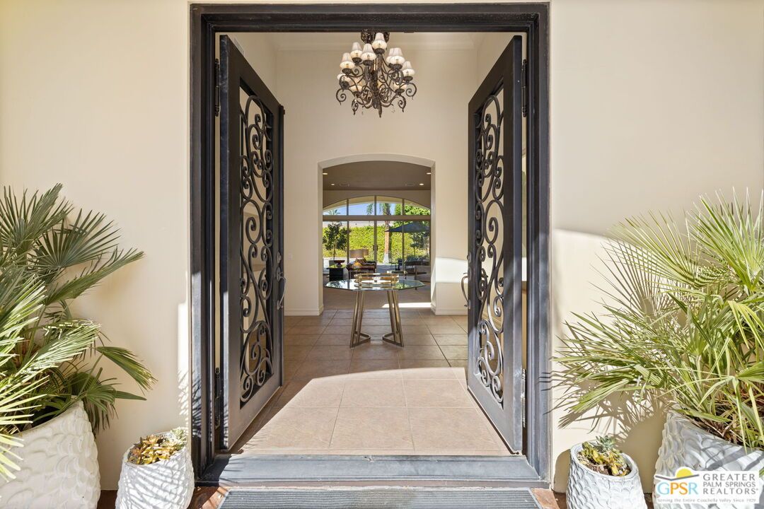 Chandelier, Interior