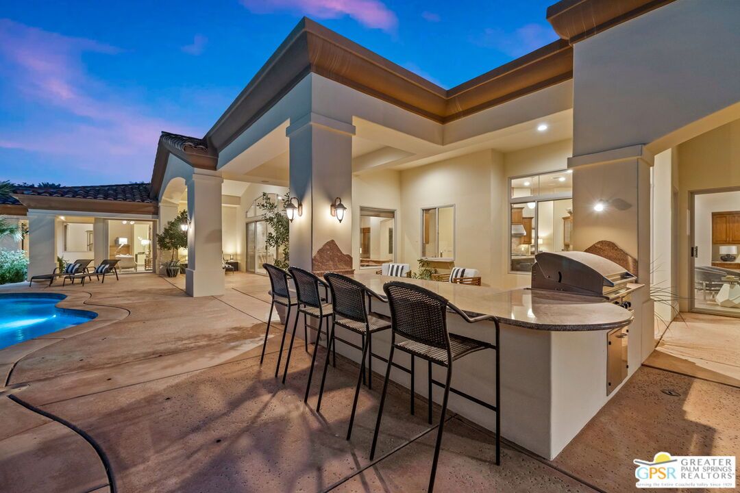 Exterior, Outdoor Kitchen, Pool