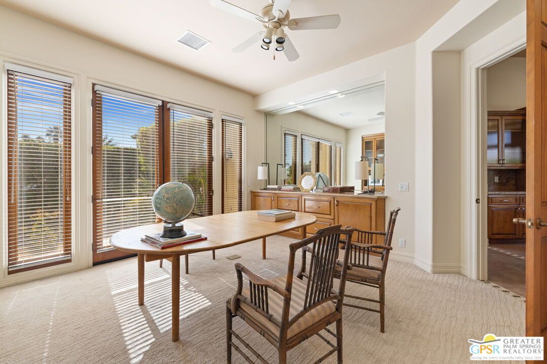 Home Office, Interior