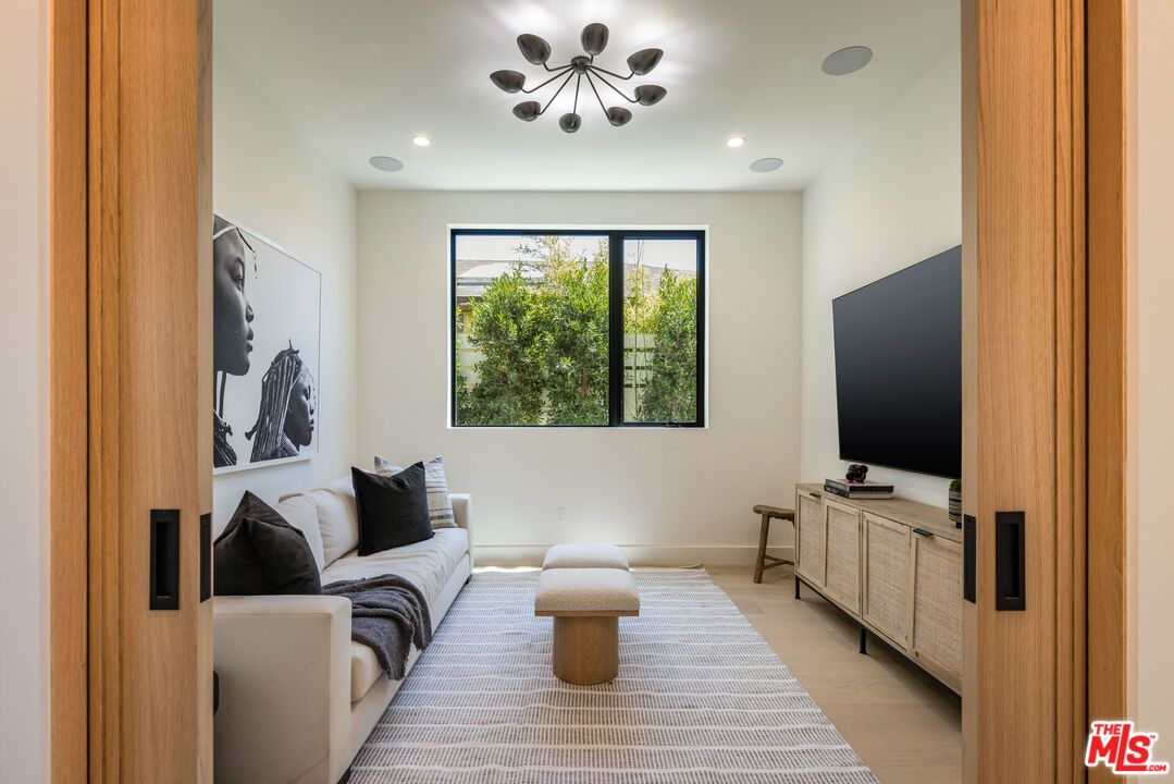 Interior, Living room, Pendant Lights, Recessed Lighting, Wood Texture Flooring