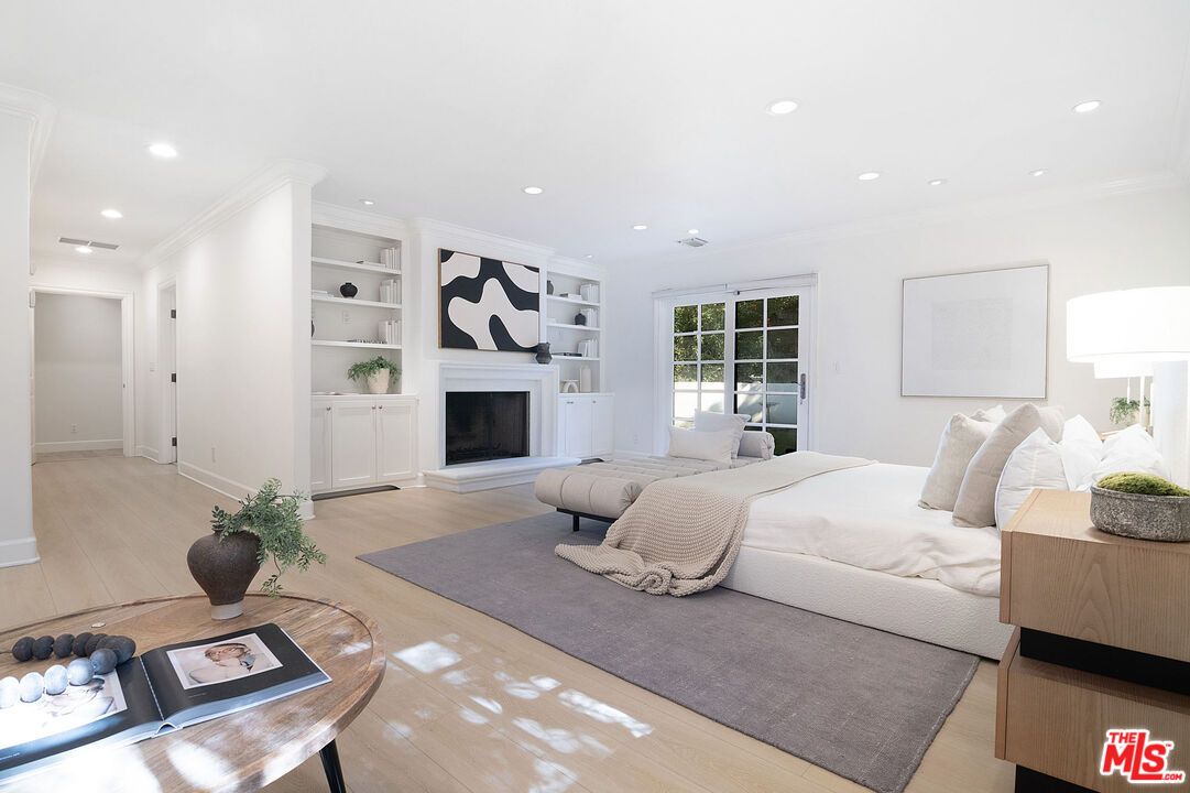 Bedroom, Fireplace, Interior, Recessed Lighting, Wood Texture Flooring