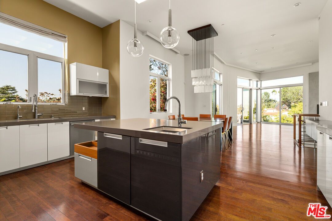 Dining room, Interior, Kitchen, Pendant Lights, Recessed Lighting, Wood Texture Flooring