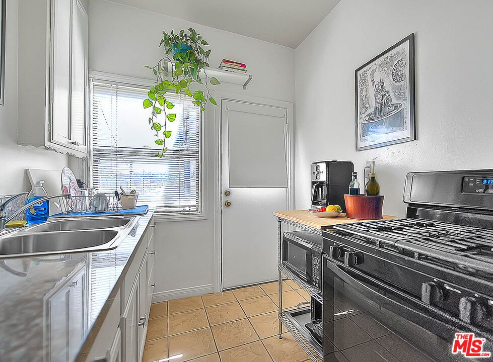 Interior, Kitchen, Tile Countertops