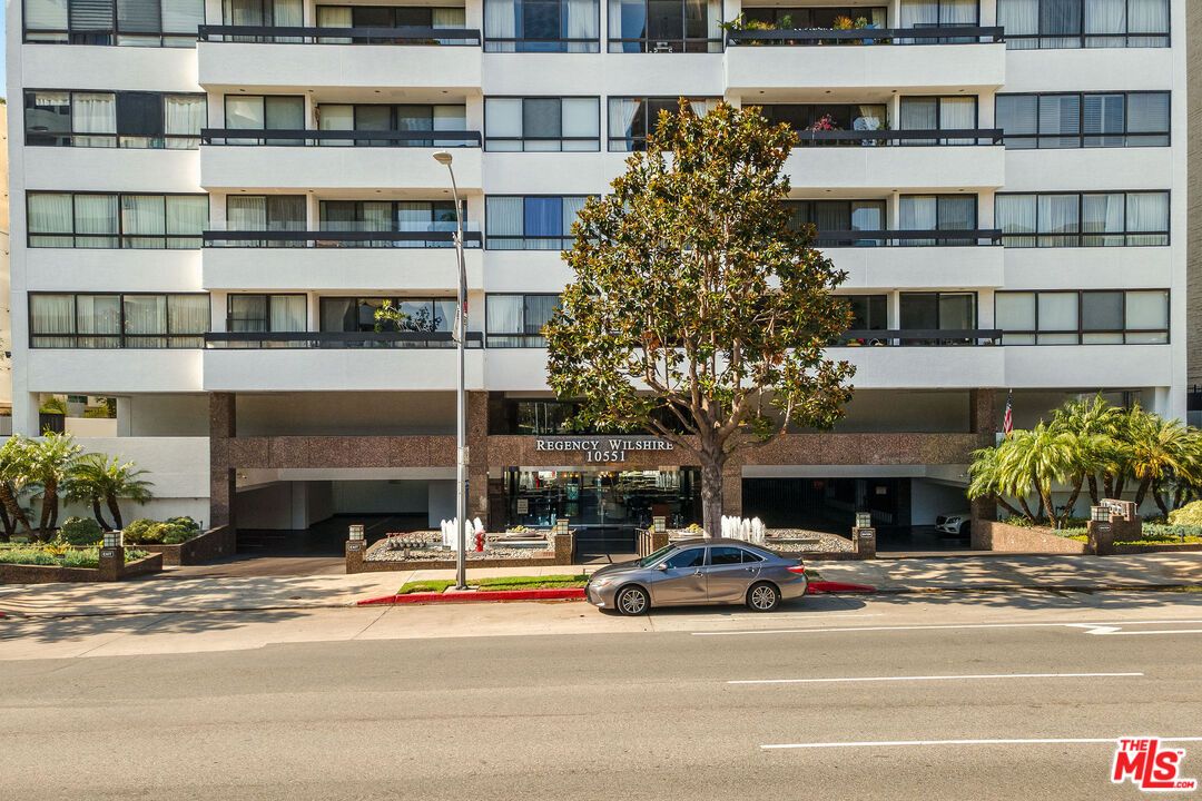 Exterior, Facade, Condo Building