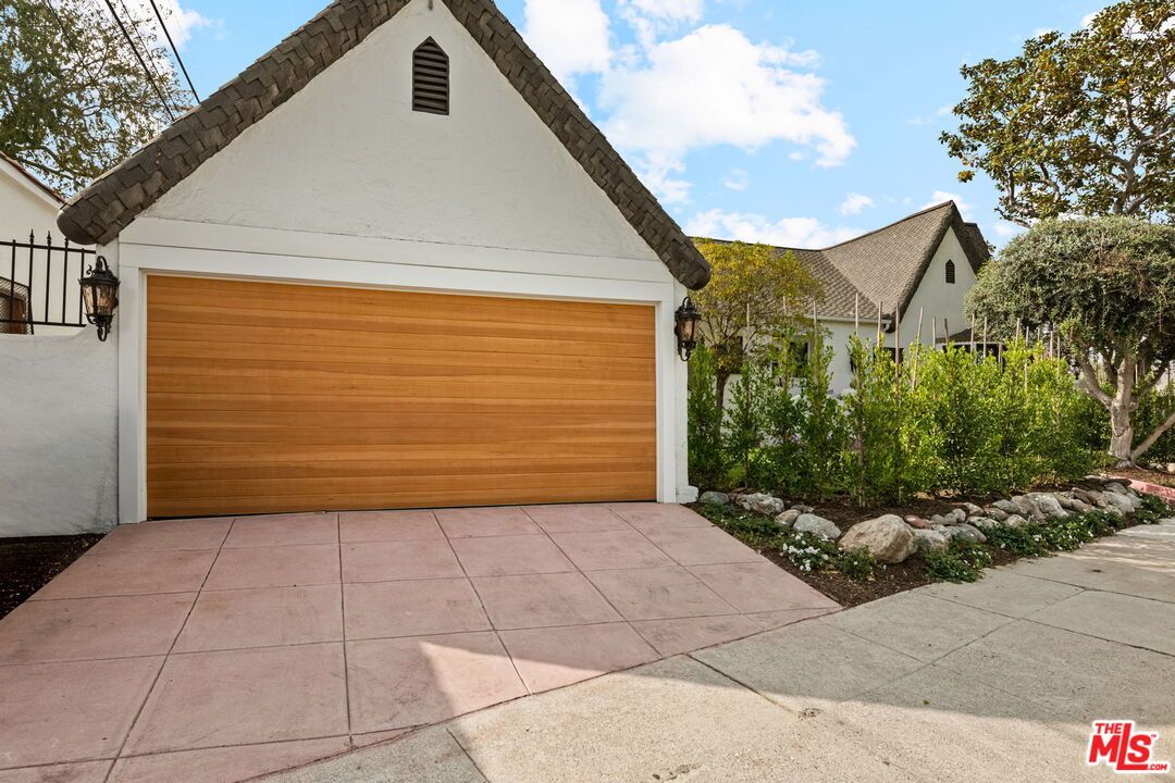 Detached Garage, Exterior