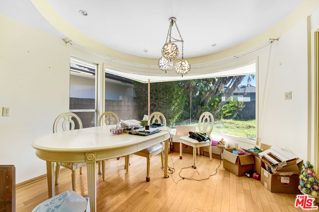 Dining room, Interior, Pendant Lights, Recessed Lighting, Wood Texture Flooring