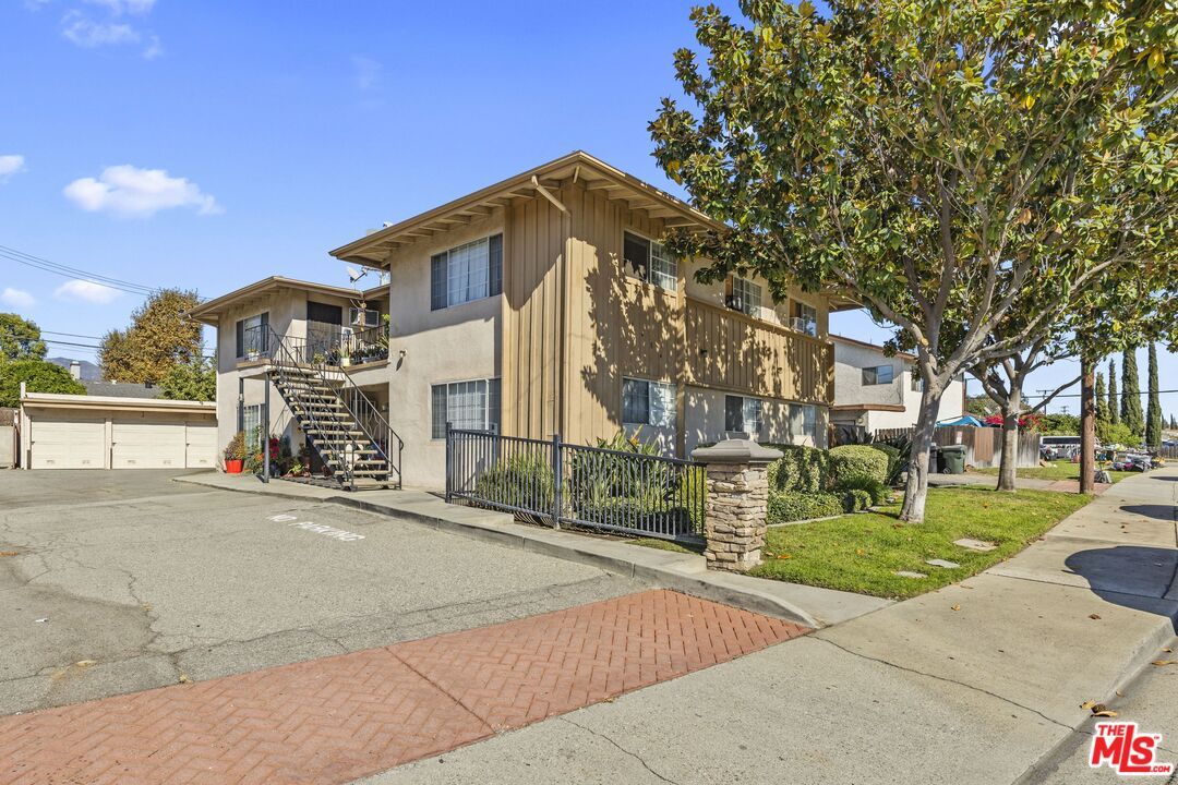 Detached Garage, Exterior