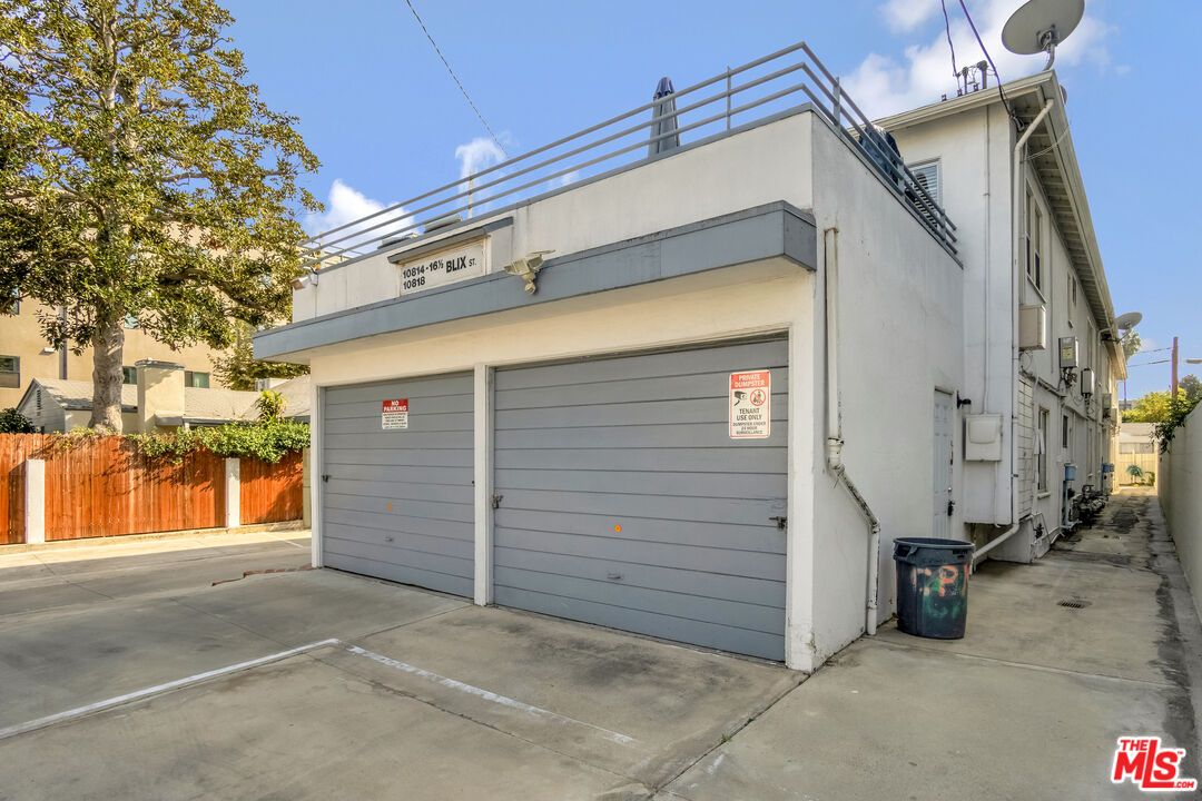 Detached Garage, Exterior