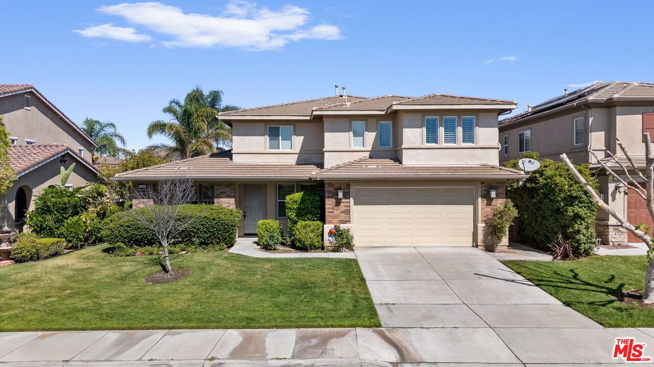 Attached, Exterior, Facade, Brick Facade, Mediterranean