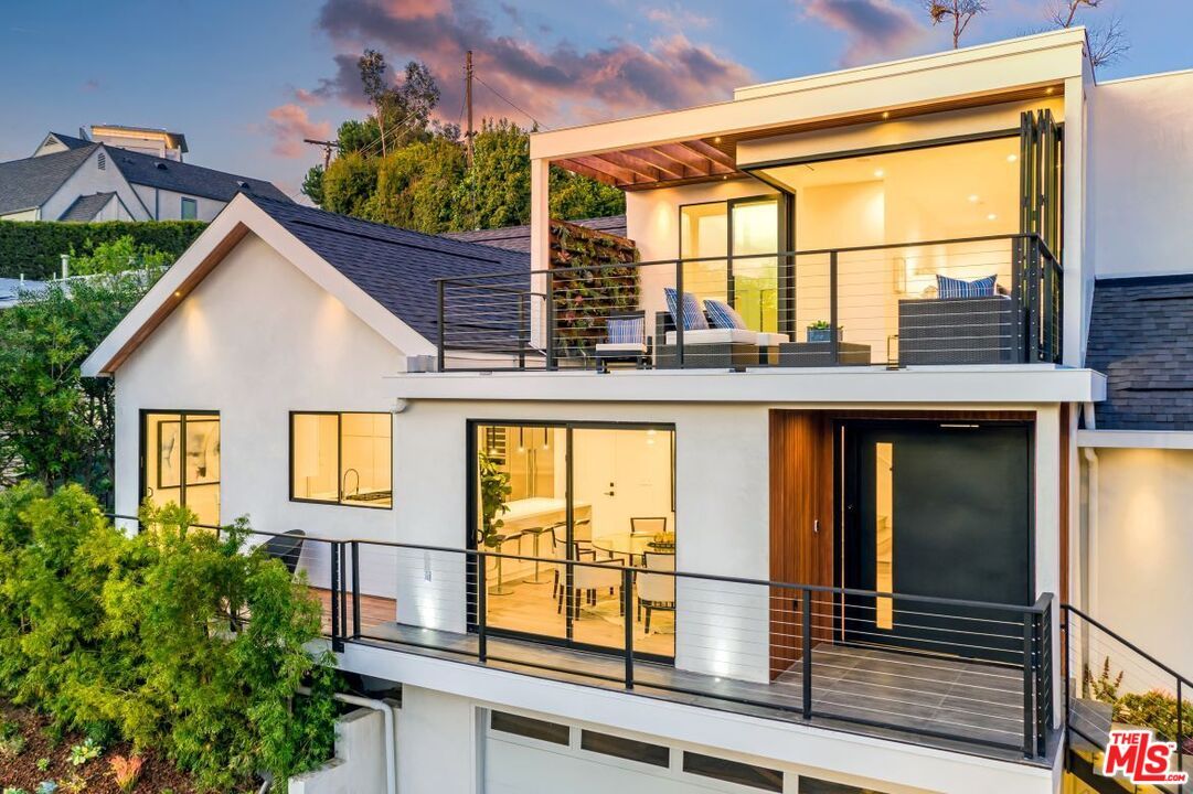 Attached, Exterior, Facade, Modern