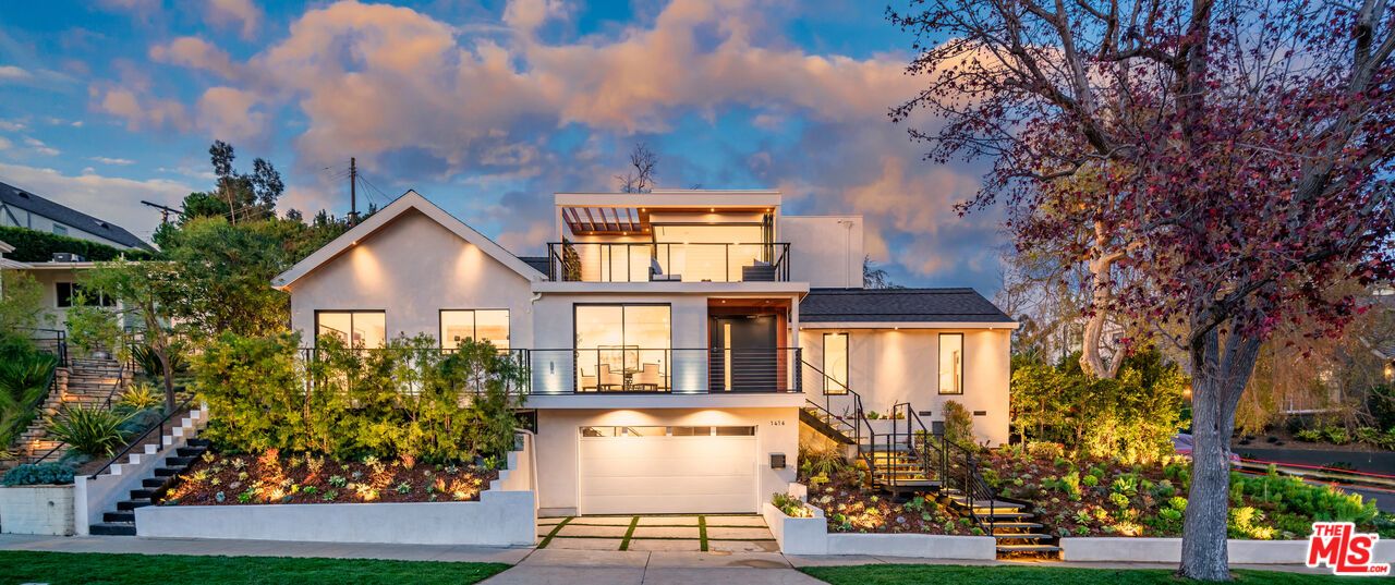 Attached, Exterior, Facade, Modern