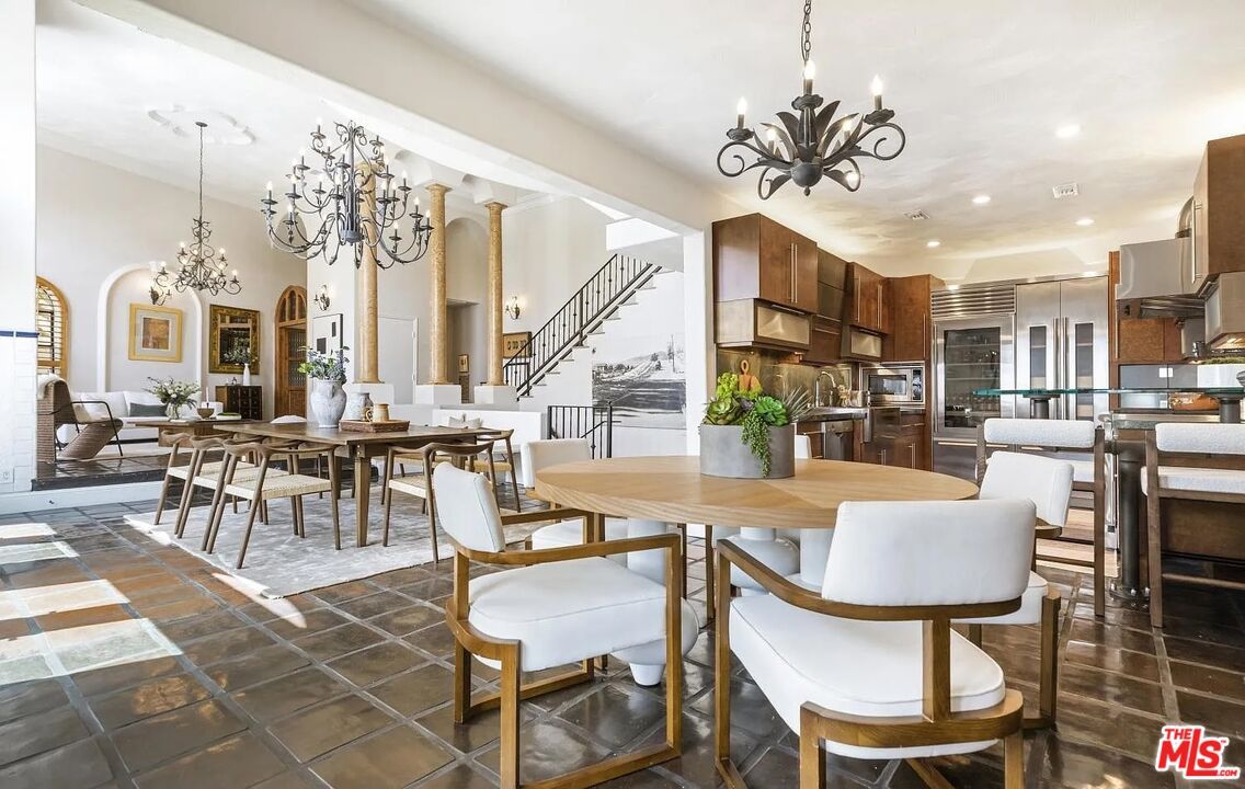 Chandelier, Dining room, Interior, Kitchen, Recessed Lighting, Stainless Steel Appliances