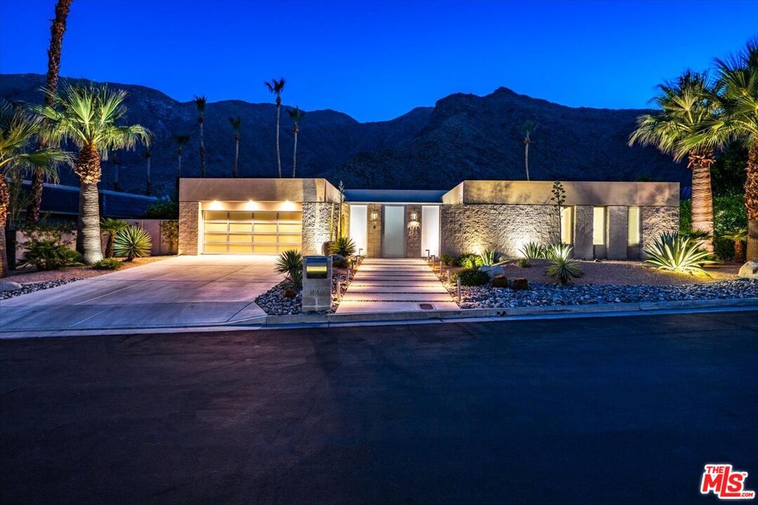 Attached, Exterior, Facade, Modern