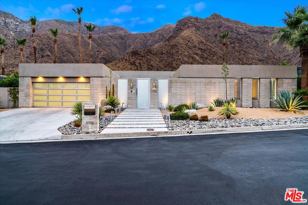 Attached, Exterior, Facade, Modern