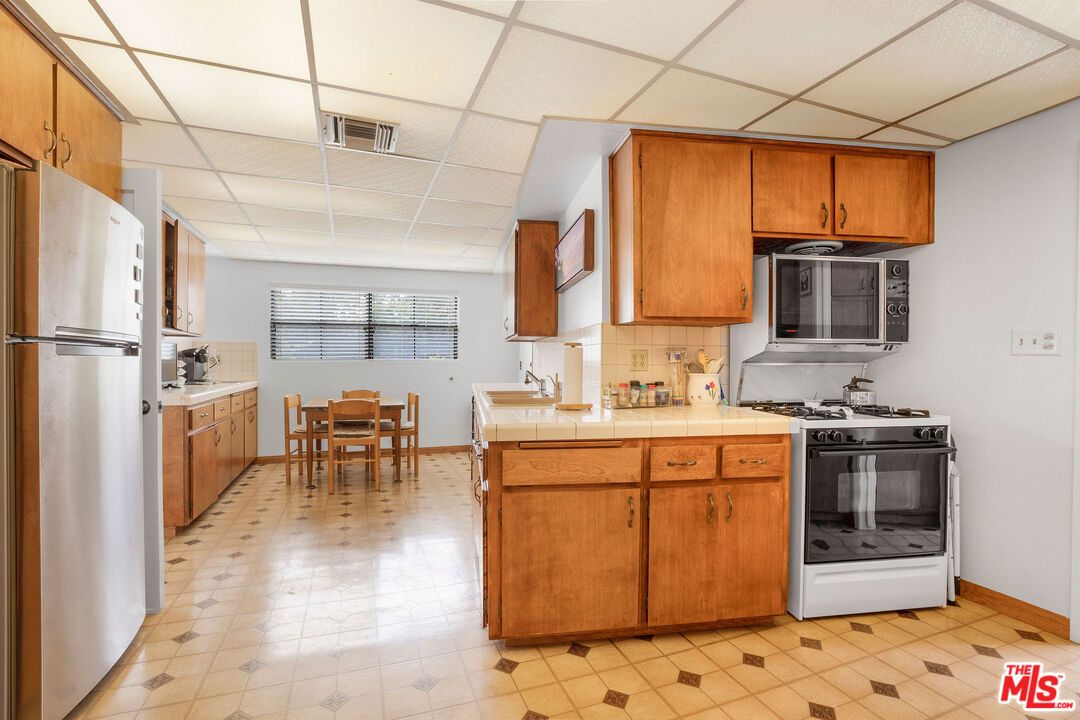 Dining room, Interior, Kitchen, Tile Countertops