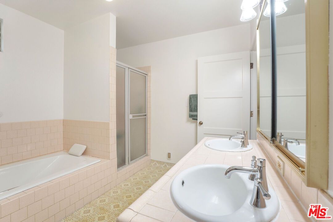 Bathroom, Interior, Tile Countertops