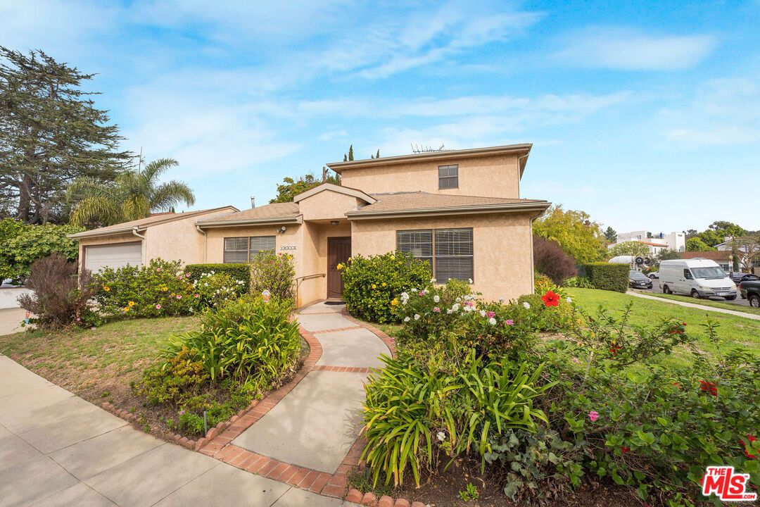 Attached, Backyard, Exterior, Facade, Mediterranean