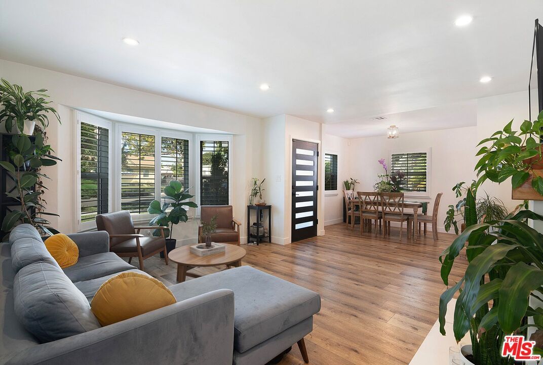 Dining room, Interior, Living room, Recessed Lighting, Wood Texture Flooring