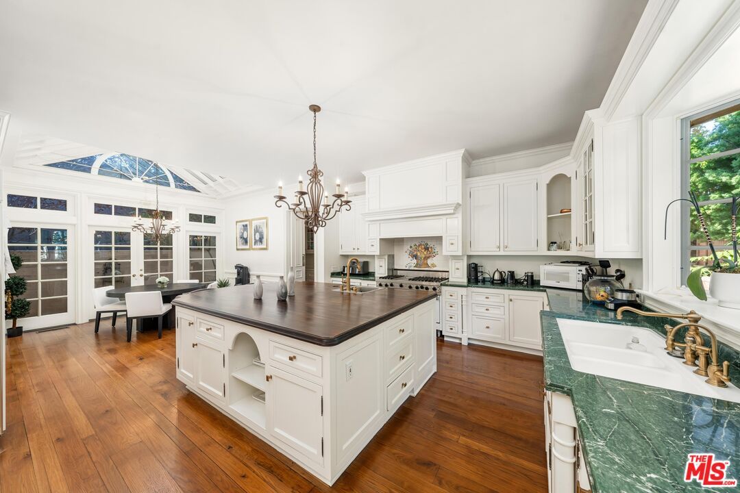 Chandelier, Dining room, Interior, Kitchen, Wood Texture Flooring