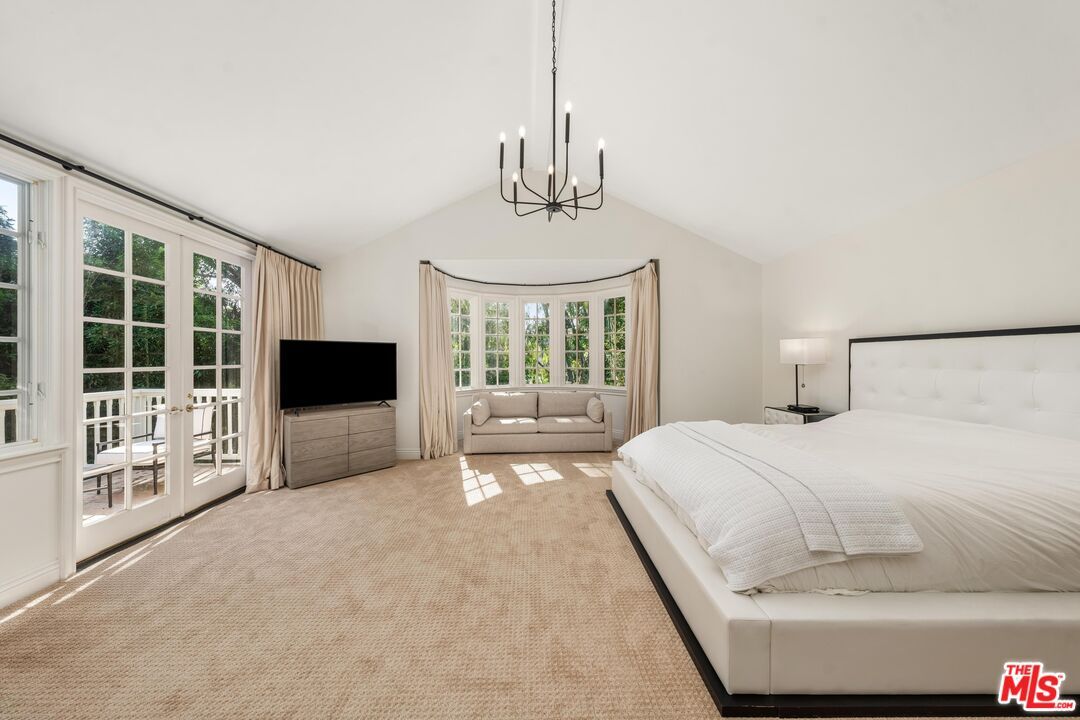 Bedroom, Chandelier, Interior, Pendant Lights