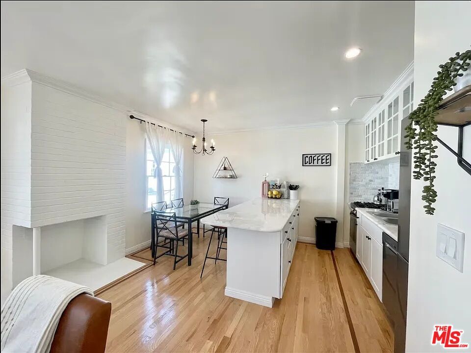 Dining room, Interior, Kitchen, Pendant Lights, Recessed Lighting, Wood Texture Flooring