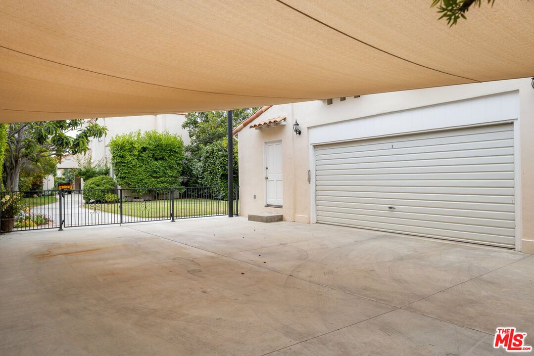 Detached Garage, Exterior