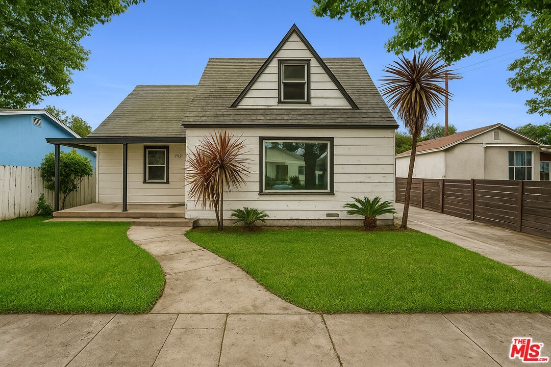 Exterior, Facade, Cape Cod