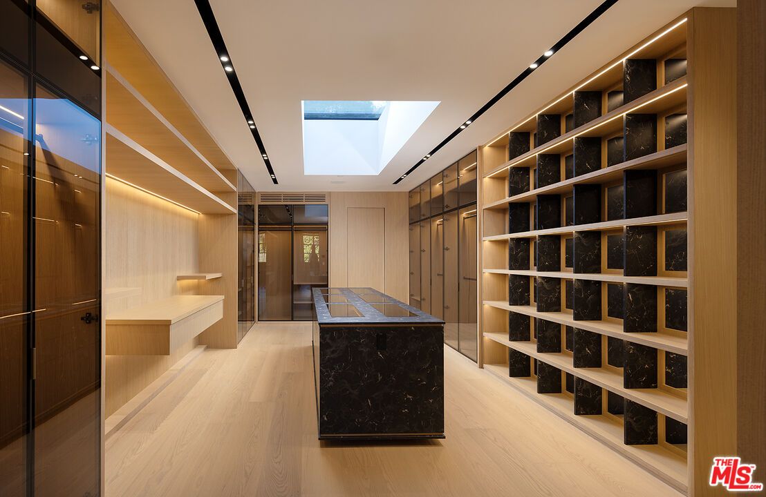 Interior, Recessed Lighting, Walk-in Closets, Wood Texture Flooring