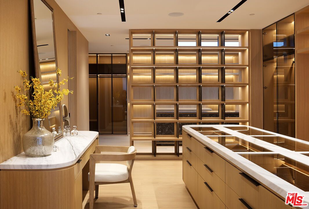 Interior, Recessed Lighting, Walk-in Closets