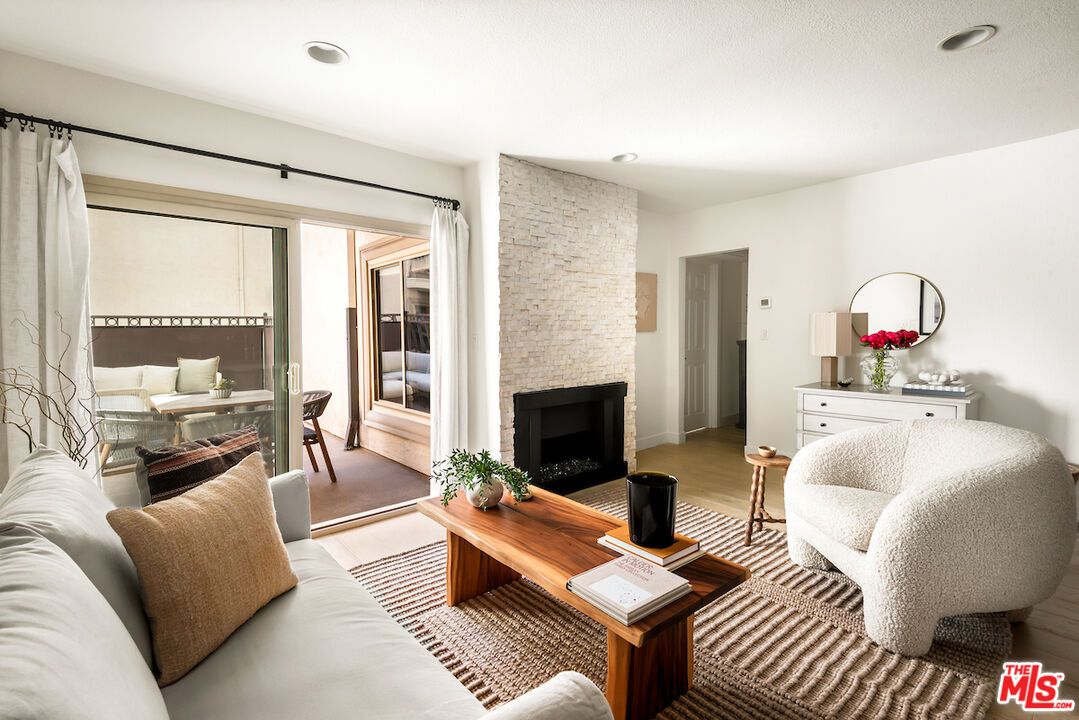 Fireplace, Interior, Living room, Recessed Lighting