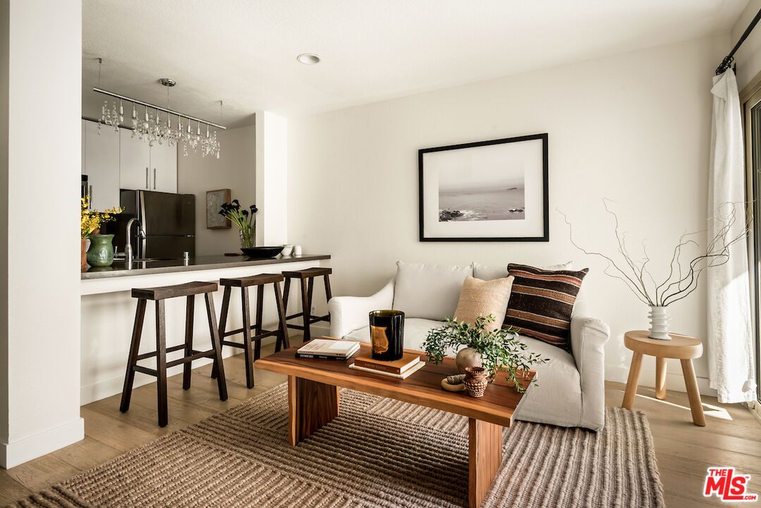 Interior, Living room, Pendant Lights, Recessed Lighting, Wood Texture Flooring