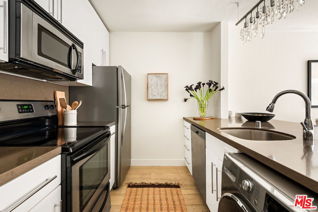 Interior, Kitchen, Washer, Wood Texture Flooring