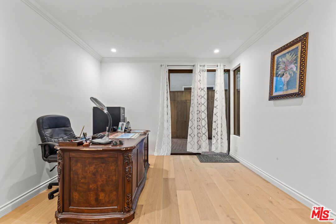 Home Office, Interior, Recessed Lighting, Wood Texture Flooring