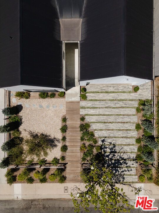 Exterior, Facade, Highrise