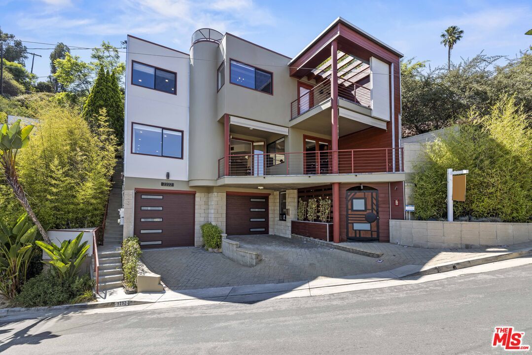 Attached, Exterior, Facade, Modern