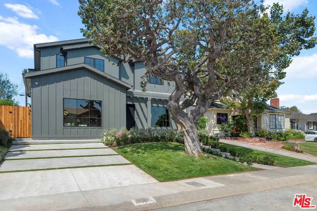 Backyard, Exterior, Facade, Modern