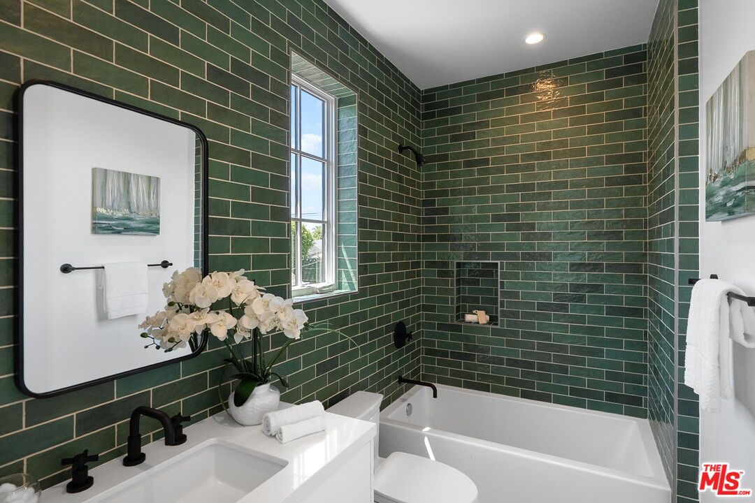 Bathroom, Interior, Recessed Lighting