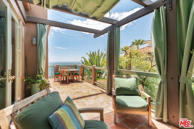 Glass Ceilings, Interior, Sun Room, Water